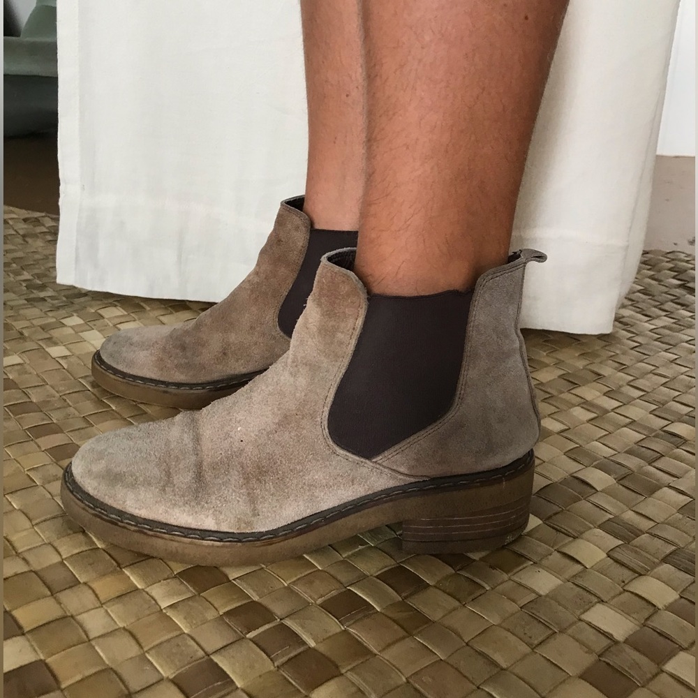 Brown chelsea boots size 8